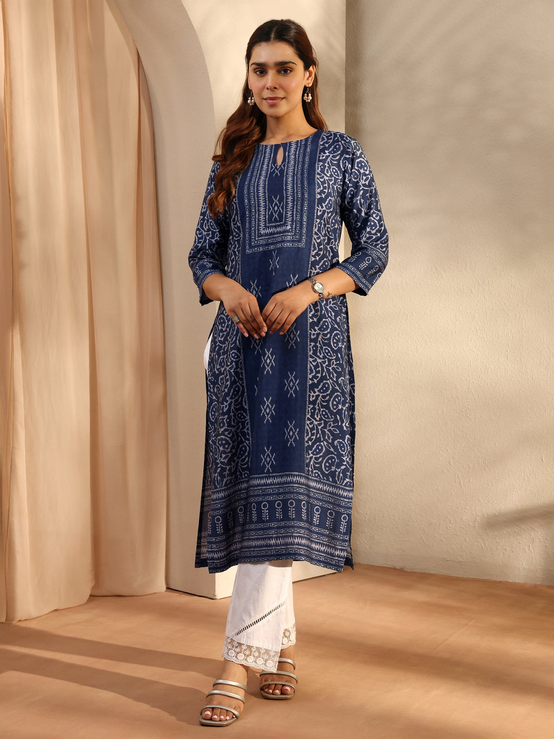  Indigo Ethnic Motif Printed Silk Blend Straight Kurta 