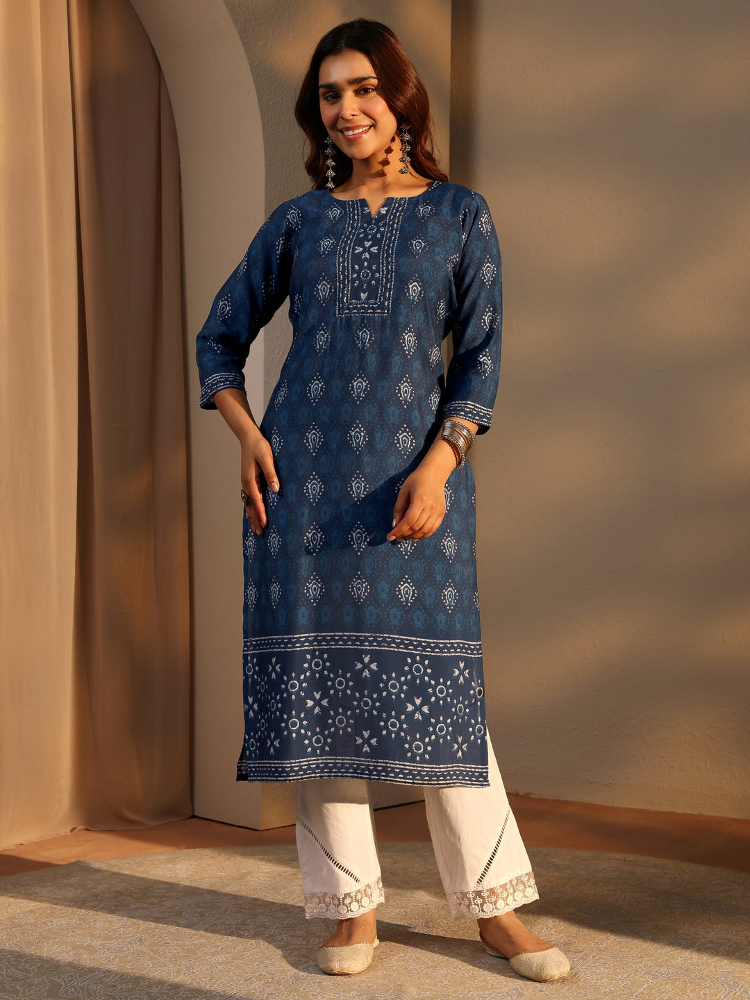  Indigo Ethnic Motif Printed Silk Blend Straight Kurta 