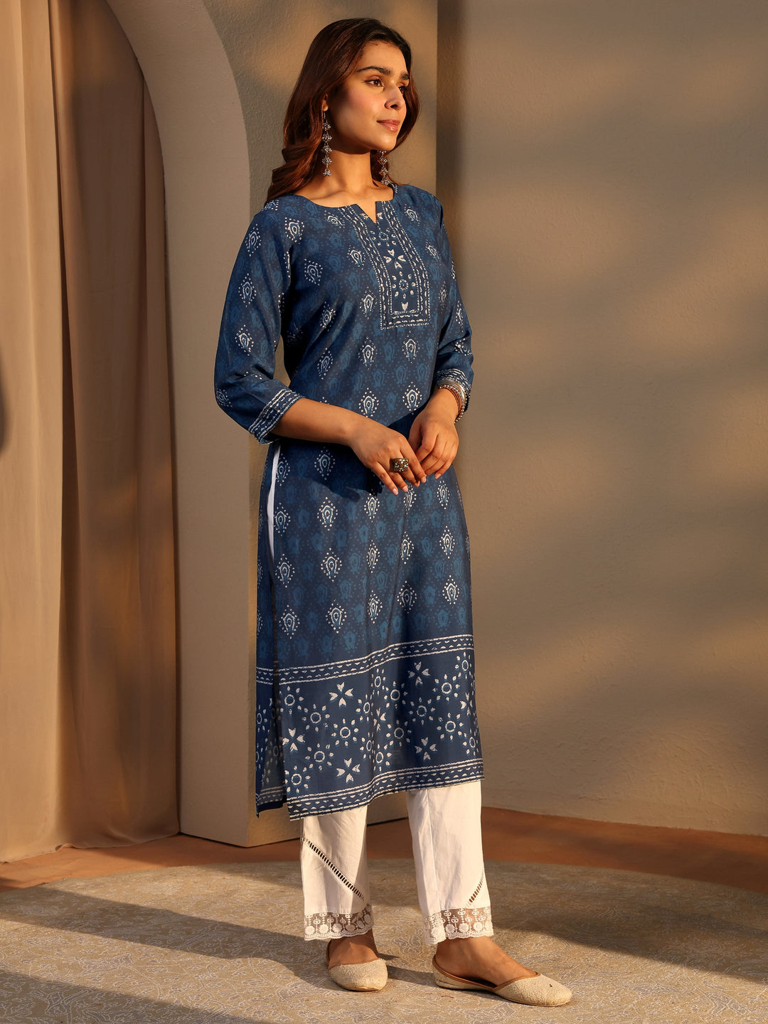  Indigo Ethnic Motif Printed Silk Blend Straight Kurta 