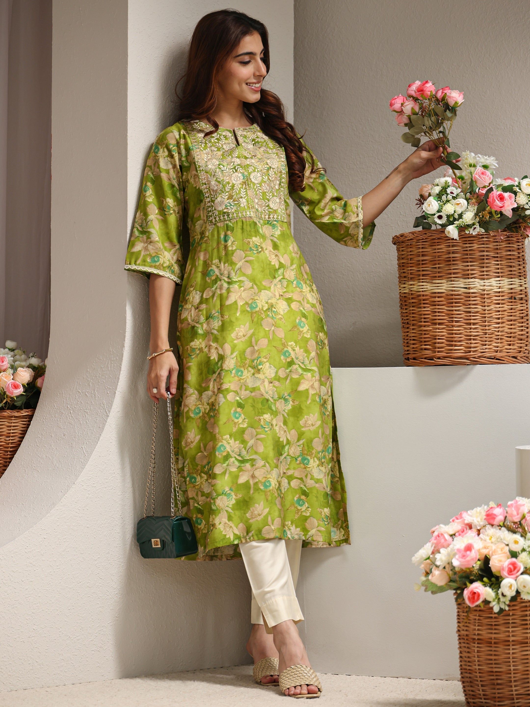Green Yoke Design Floral Printed Silk Blend Straight Kurta-image-9