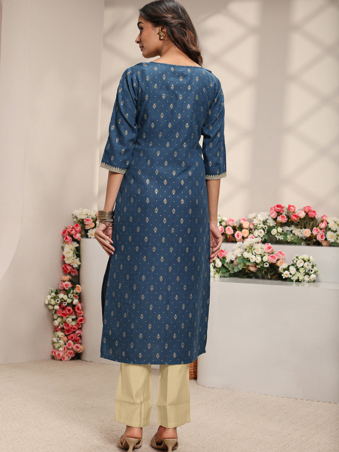  Blue Ethnic Motifs Printed Cotton Blend Straight Kurta 