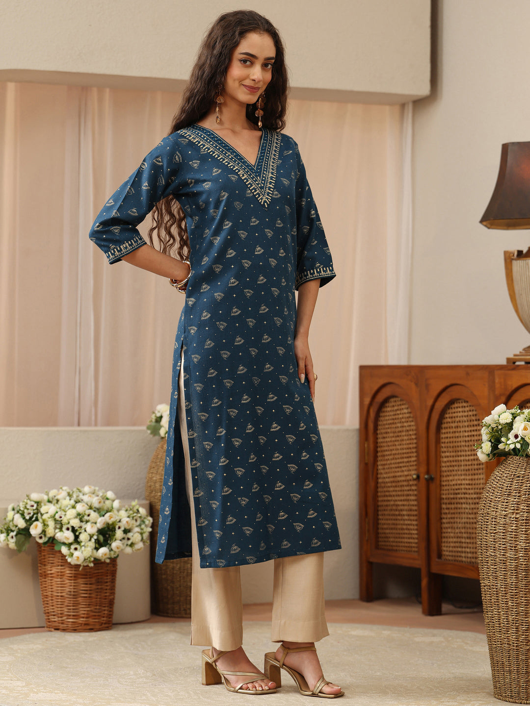  Off White Abstract Printed Panelled A-Line Kurta 