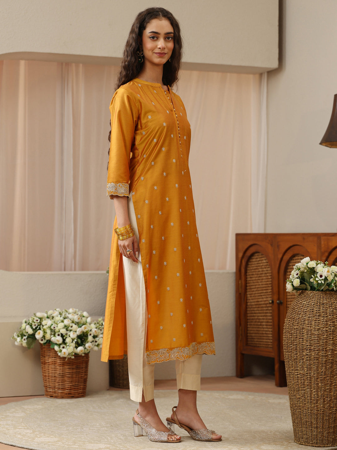  Off White Abstract Printed Panelled A-Line Kurta 