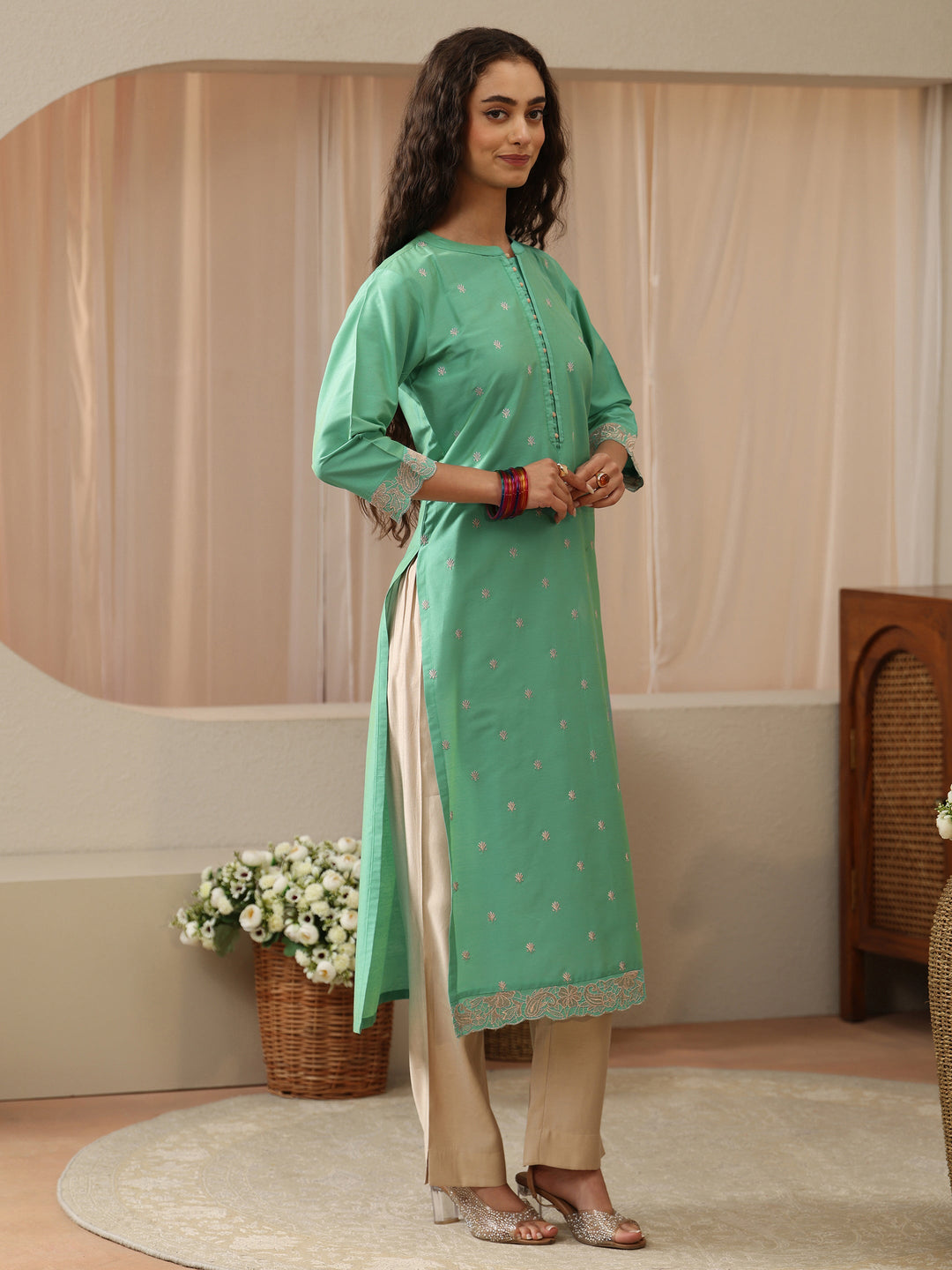  Off White Abstract Printed Panelled A-Line Kurta 