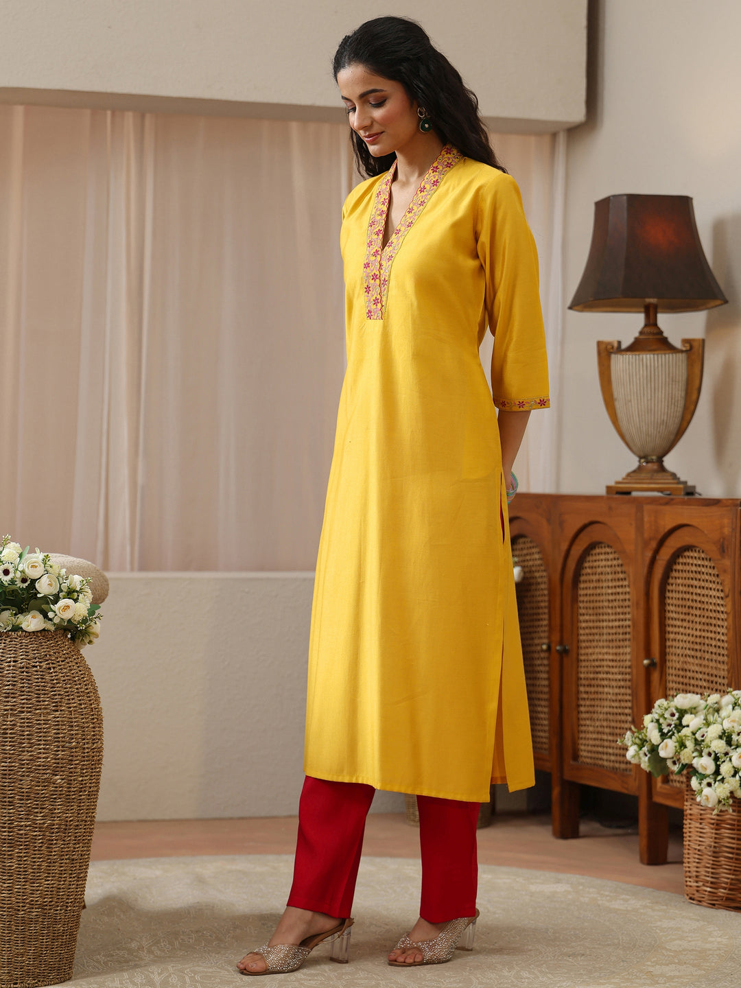  Off White Abstract Printed Panelled A-Line Kurta 