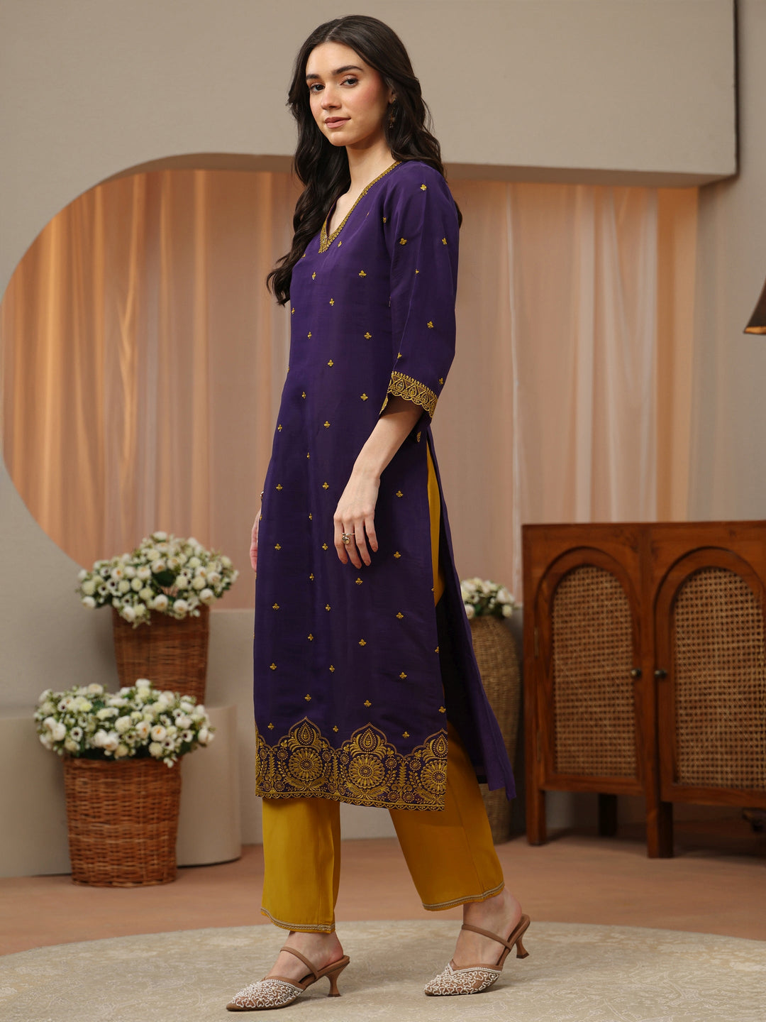  Off White Abstract Printed Panelled A-Line Kurta 