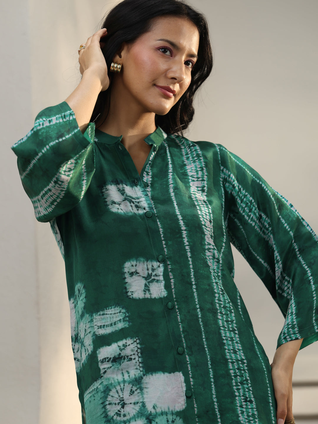  Green Geometric Printed Crepe Shirt 
