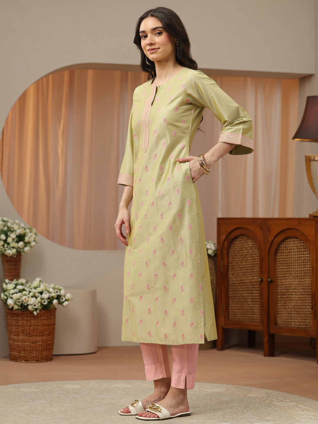  Off White Abstract Printed Panelled A-Line Kurta 