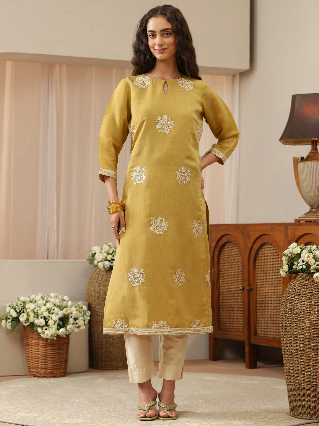  Off White Abstract Printed Panelled A-Line Kurta 