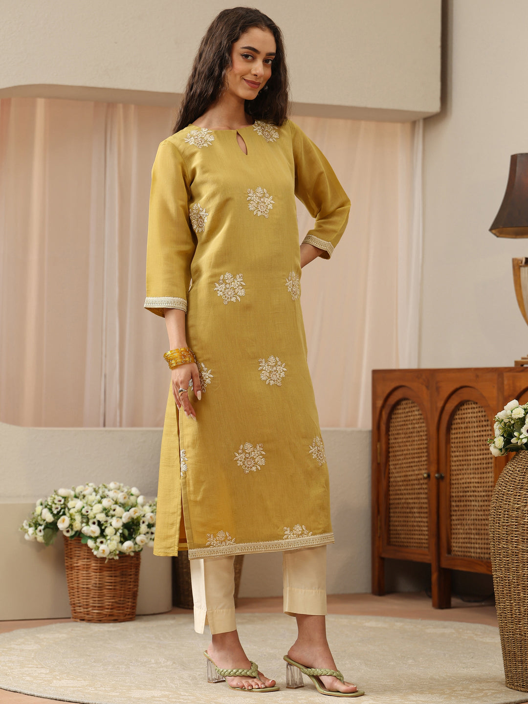  Off White Abstract Printed Panelled A-Line Kurta 