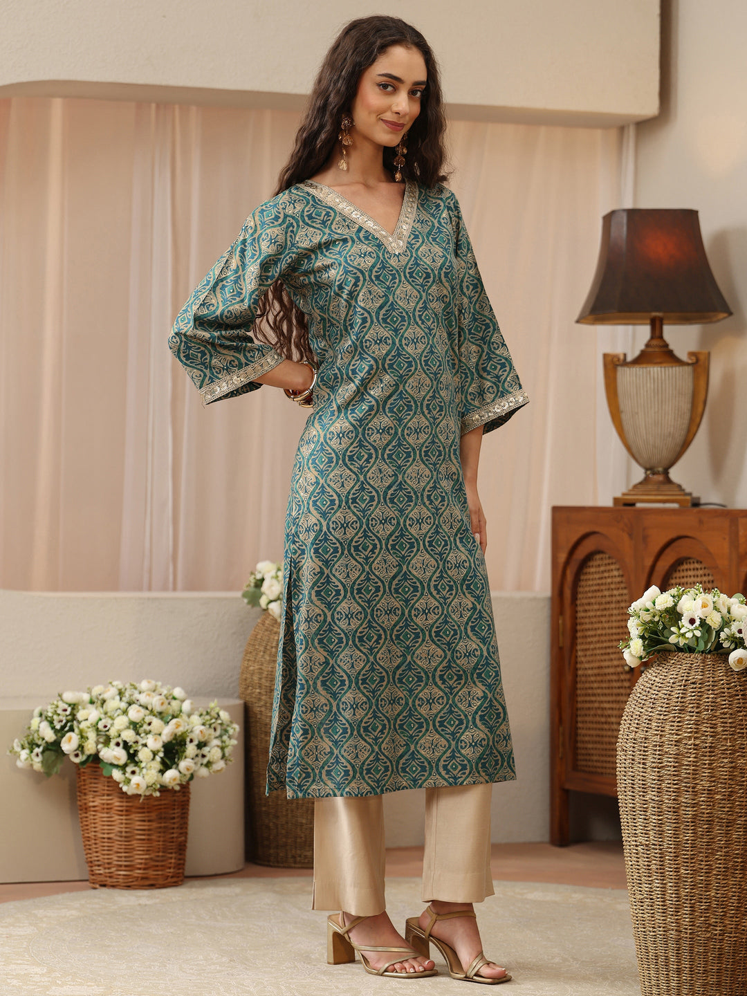  Off White Abstract Printed Panelled A-Line Kurta 