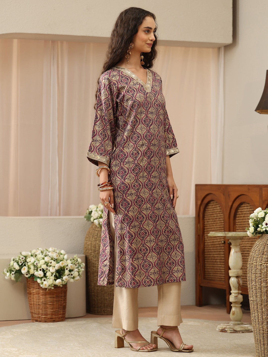  Off White Abstract Printed Panelled A-Line Kurta 