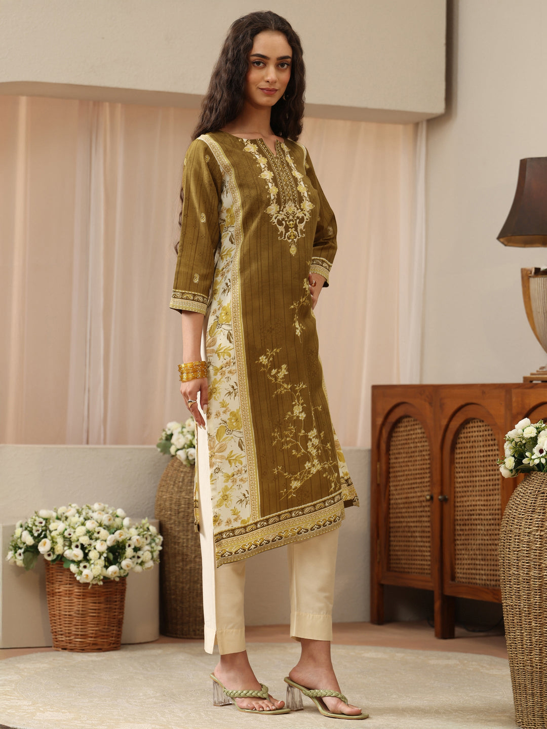  Off White Abstract Printed Panelled A-Line Kurta 