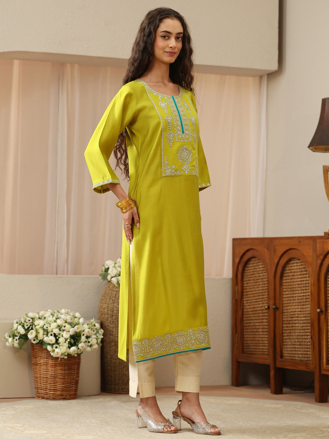  Off White Abstract Printed Panelled A-Line Kurta 