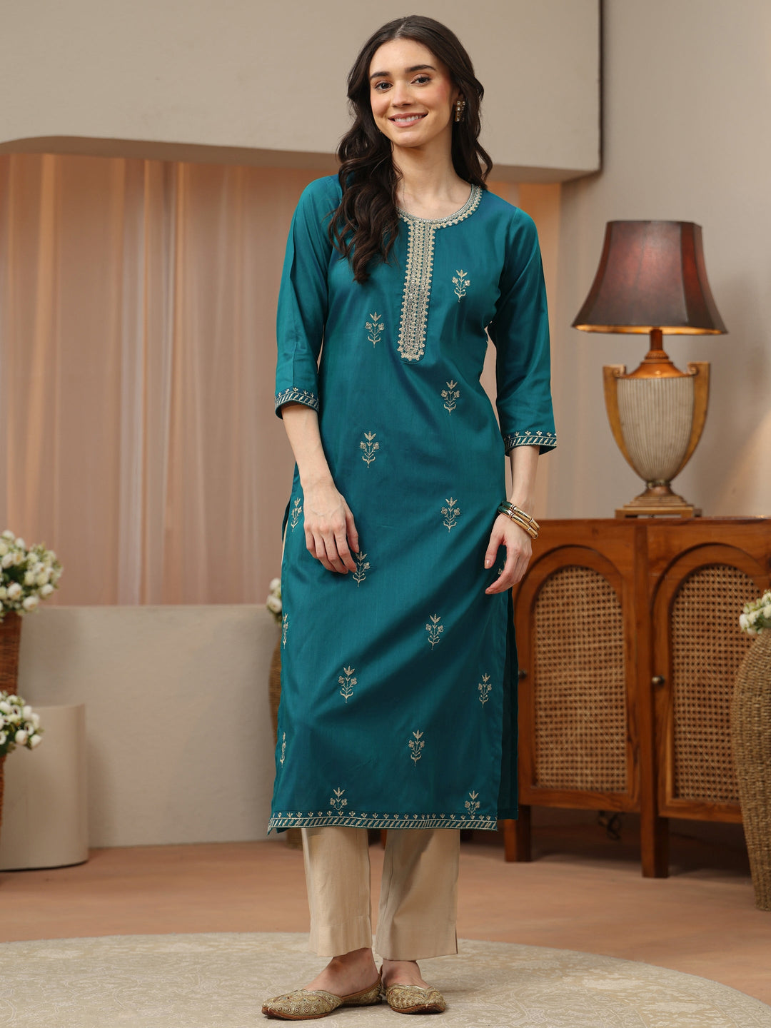  Off White Abstract Printed Panelled A-Line Kurta 