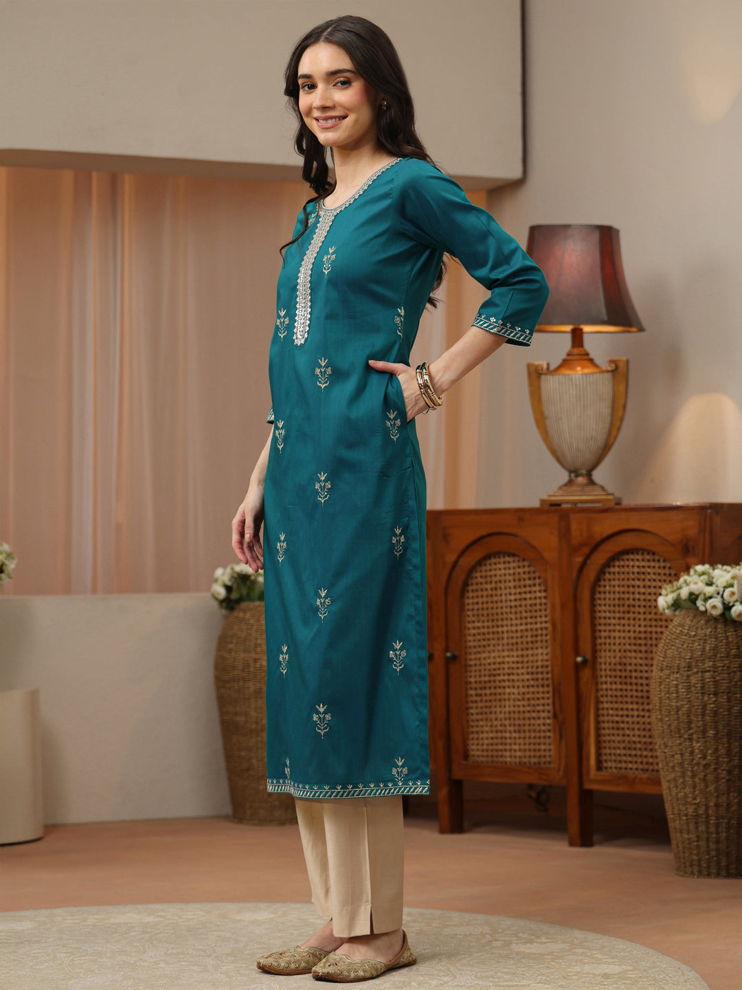  Off White Abstract Printed Panelled A-Line Kurta 