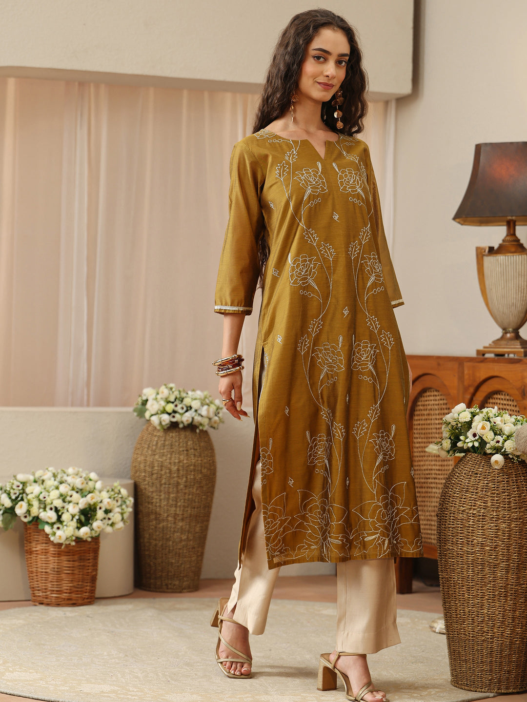  Off White Abstract Printed Panelled A-Line Kurta 