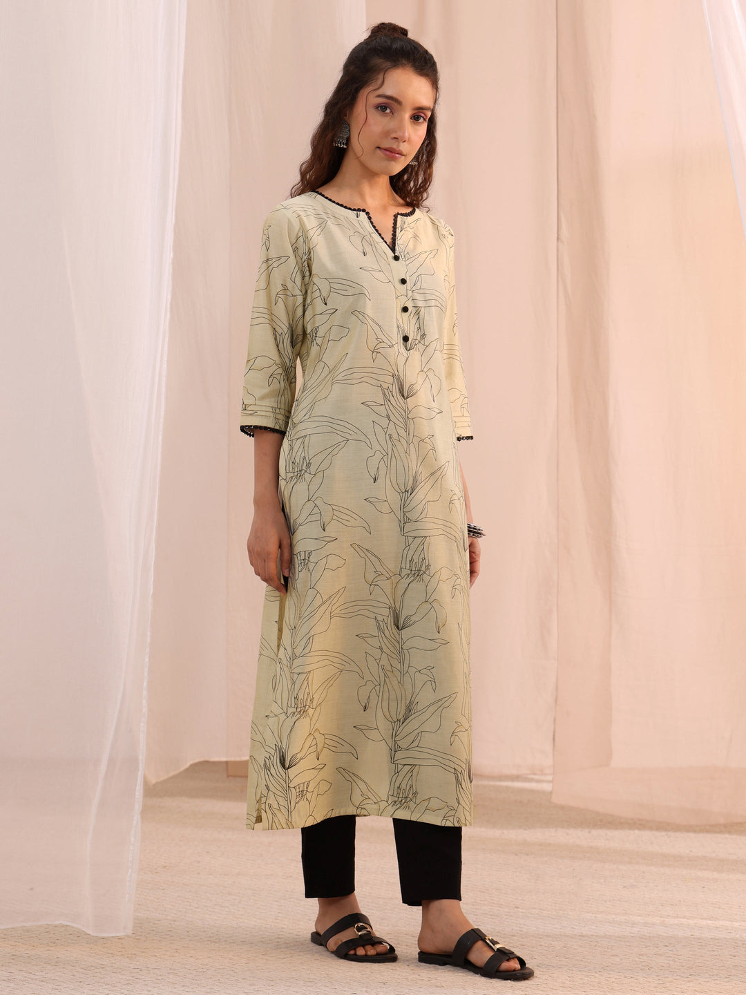  Off White Floral Printed Silk Blend Straight Kurta 
