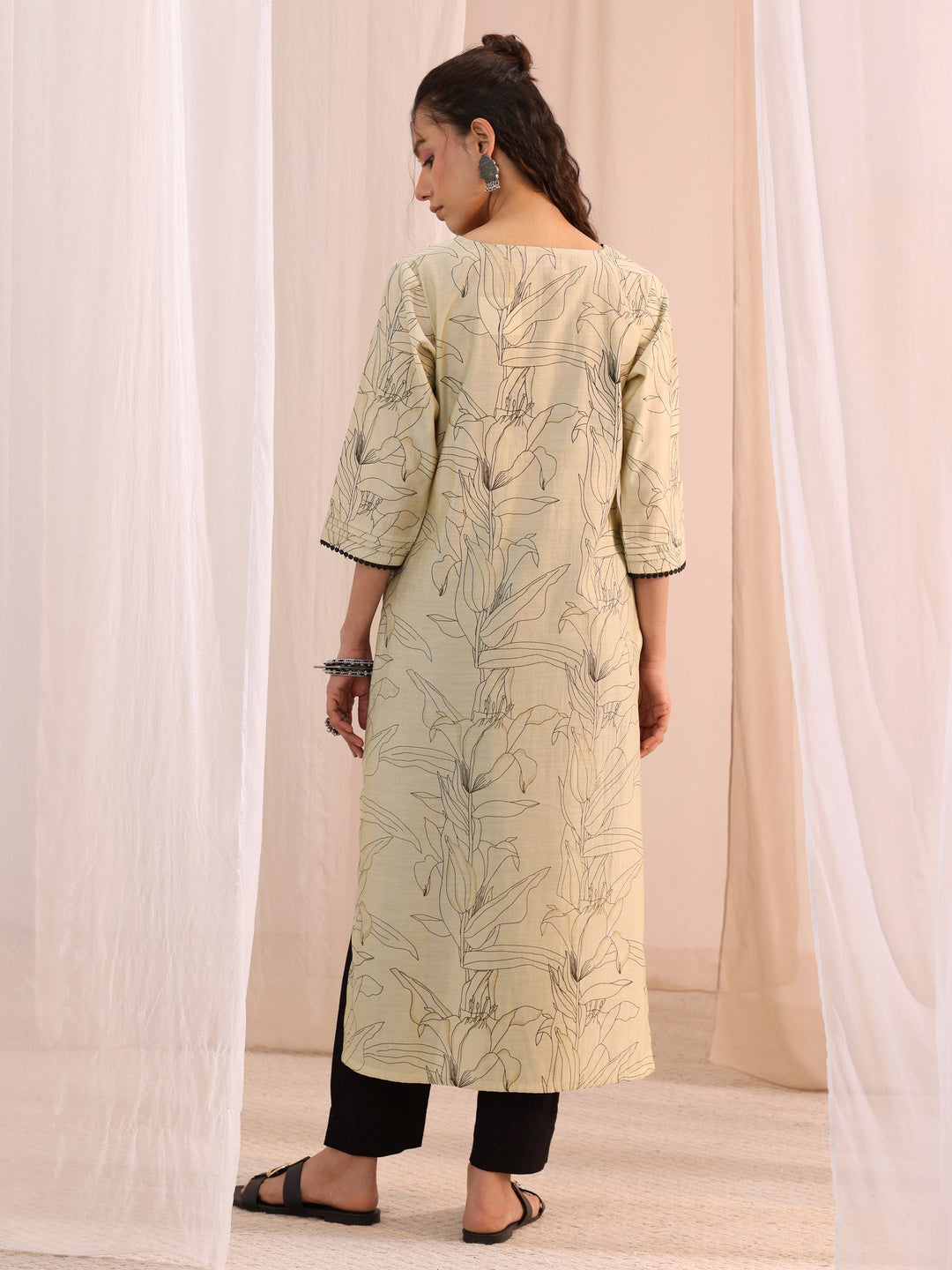  Off White Floral Printed Silk Blend Straight Kurta 