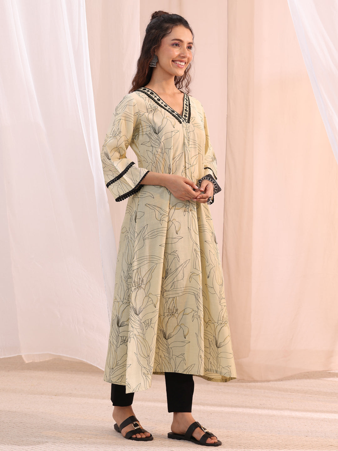  Off White Floral Printed Silk Blend A-Line Kurta 