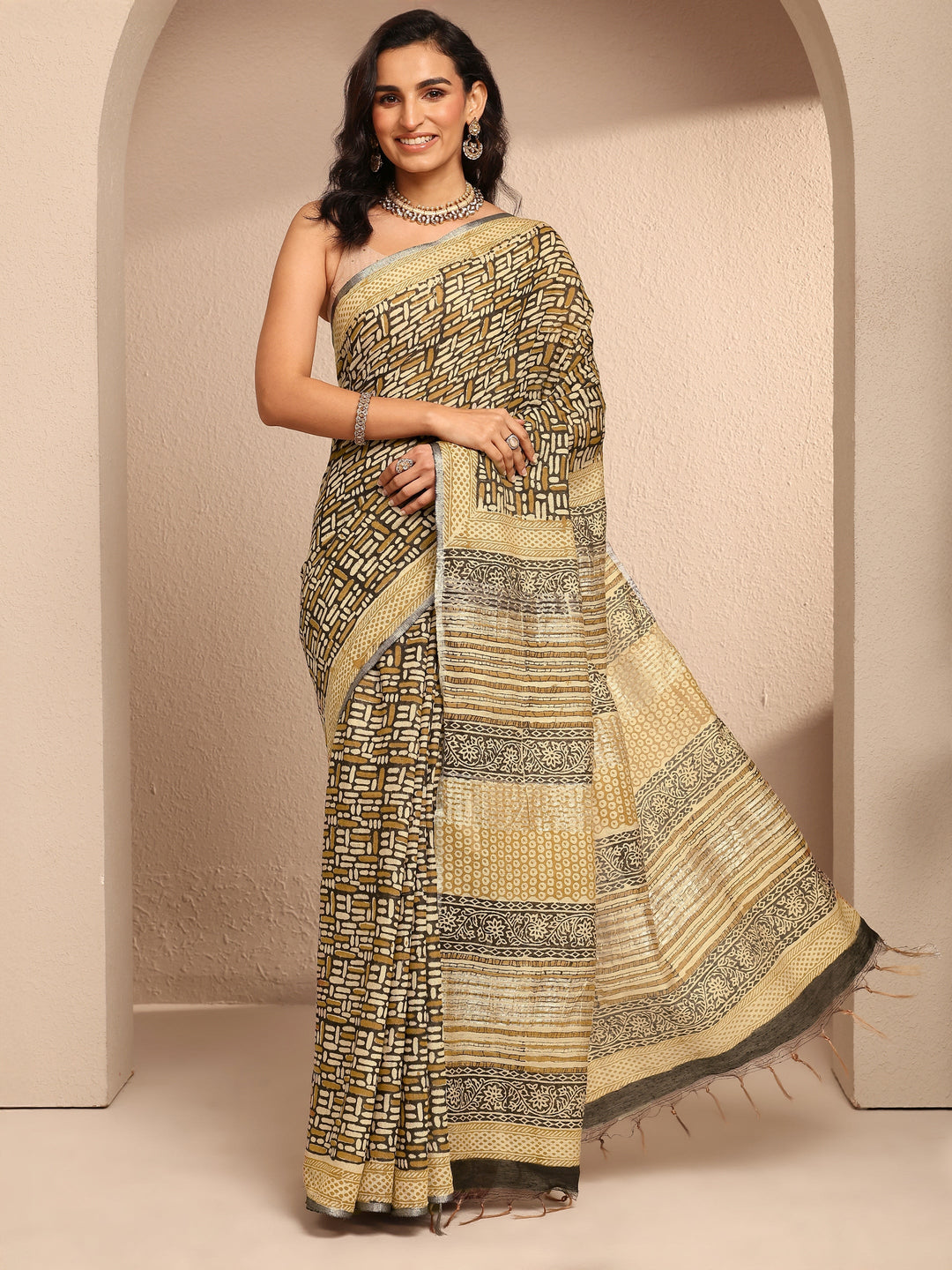  Black Geometric Printed Cotton Saree With Unstitched Blouse Piece 