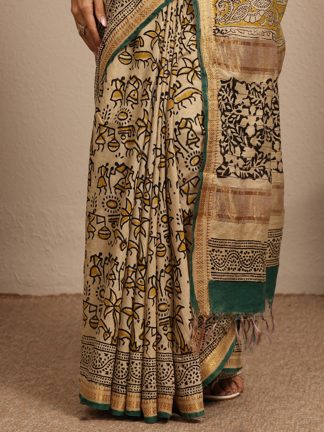  Beige Tribal Printed Cotton Saree With Unstitched Blouse Piece 