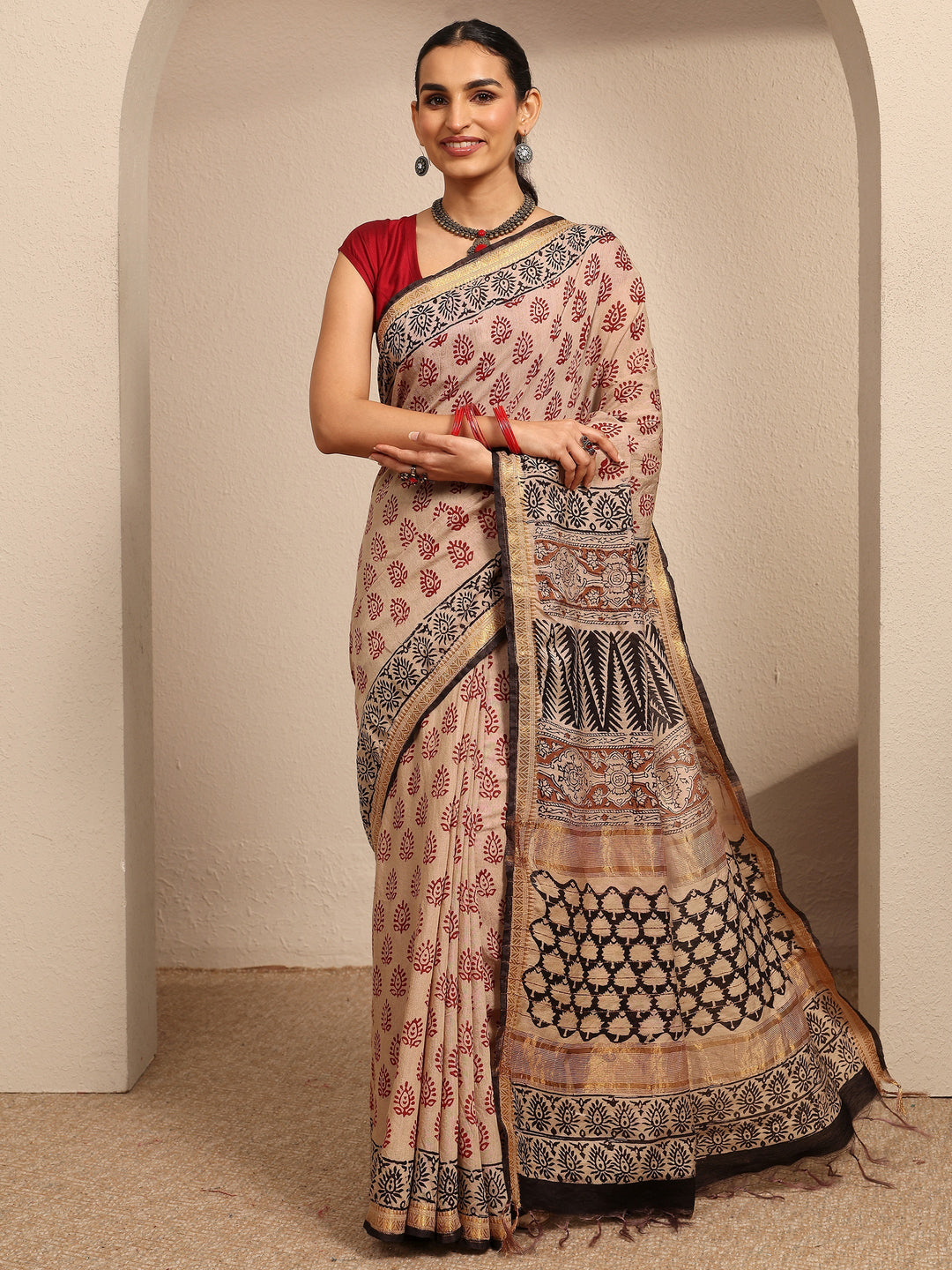  Beige Printed Cotton Kalamkari Saree With Unstitched Blouse Piece 
