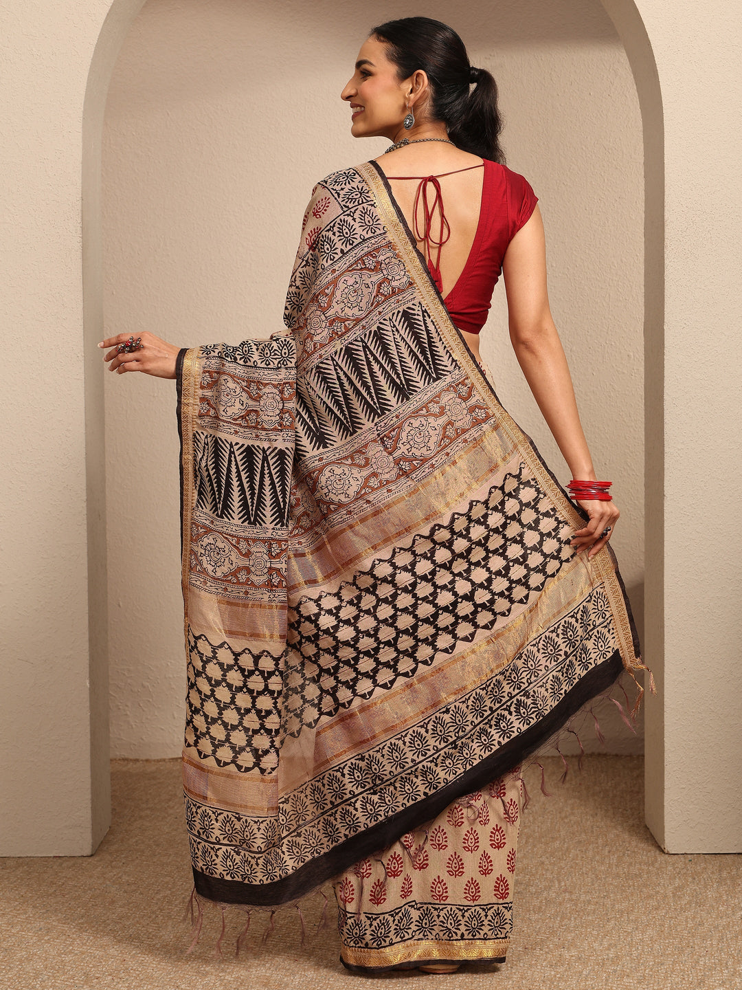  Beige Printed Cotton Kalamkari Saree With Unstitched Blouse Piece 