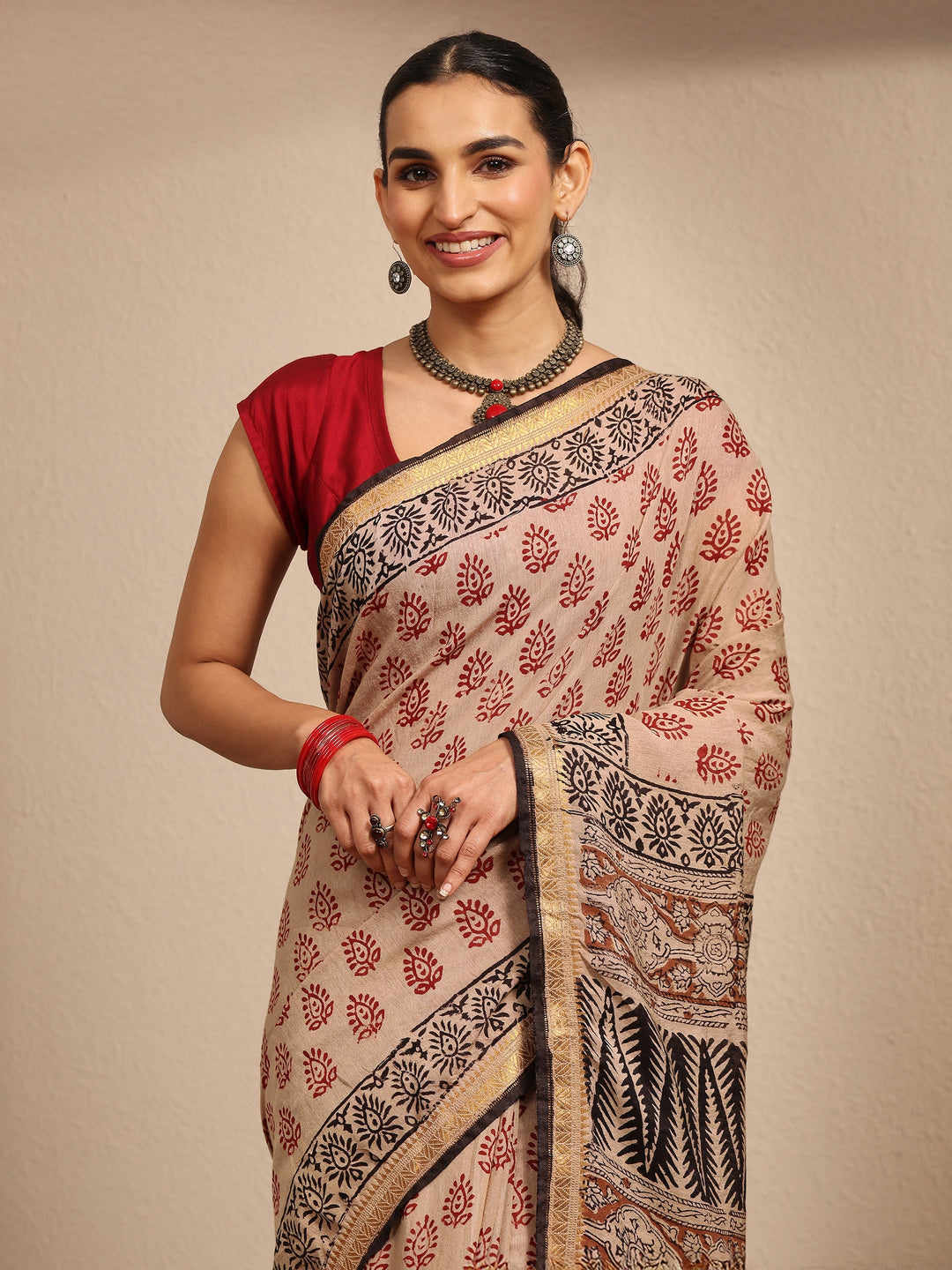  Beige Printed Cotton Kalamkari Saree With Unstitched Blouse Piece 
