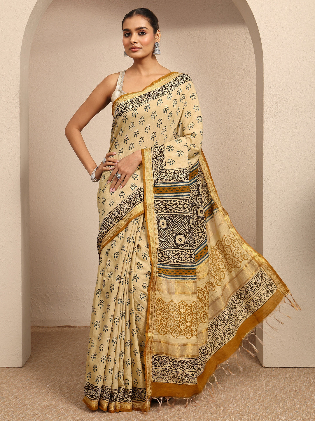  Beige Printed Cotton Kalamkari Saree With Unstitched Blouse Piece 