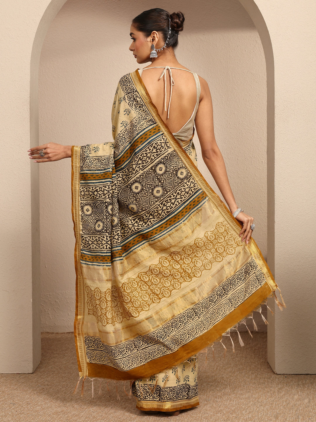  Beige Printed Cotton Kalamkari Saree With Unstitched Blouse Piece 