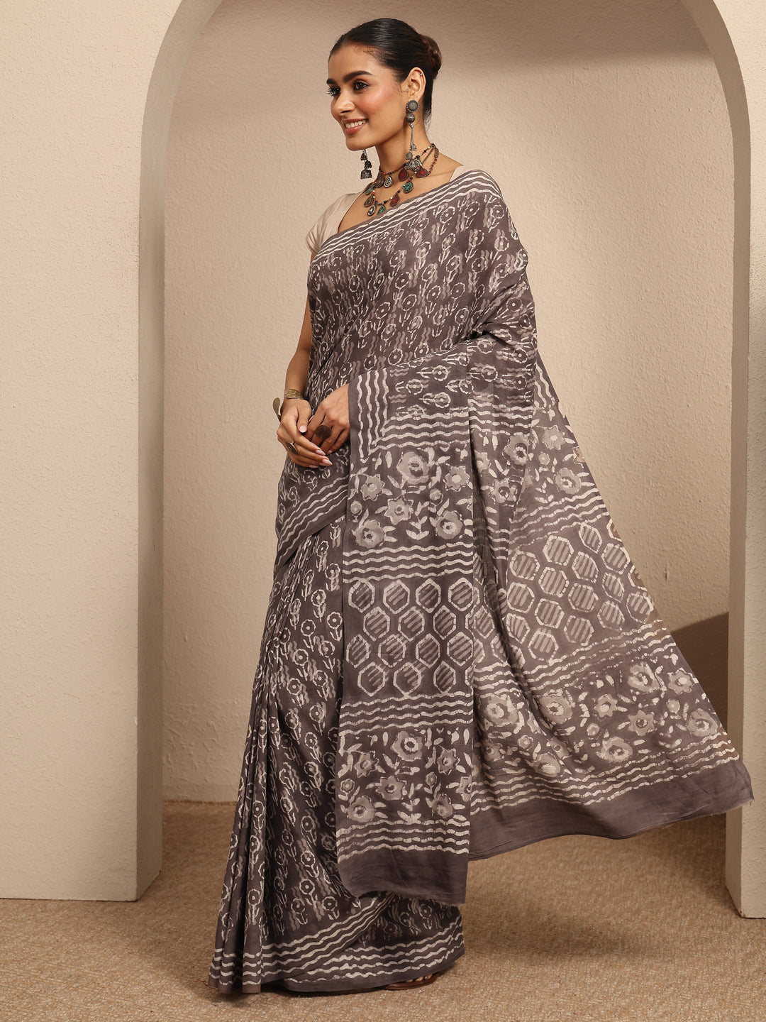 Taupe Printed Cotton Bagh Saree With Unstitched Blouse Piece 