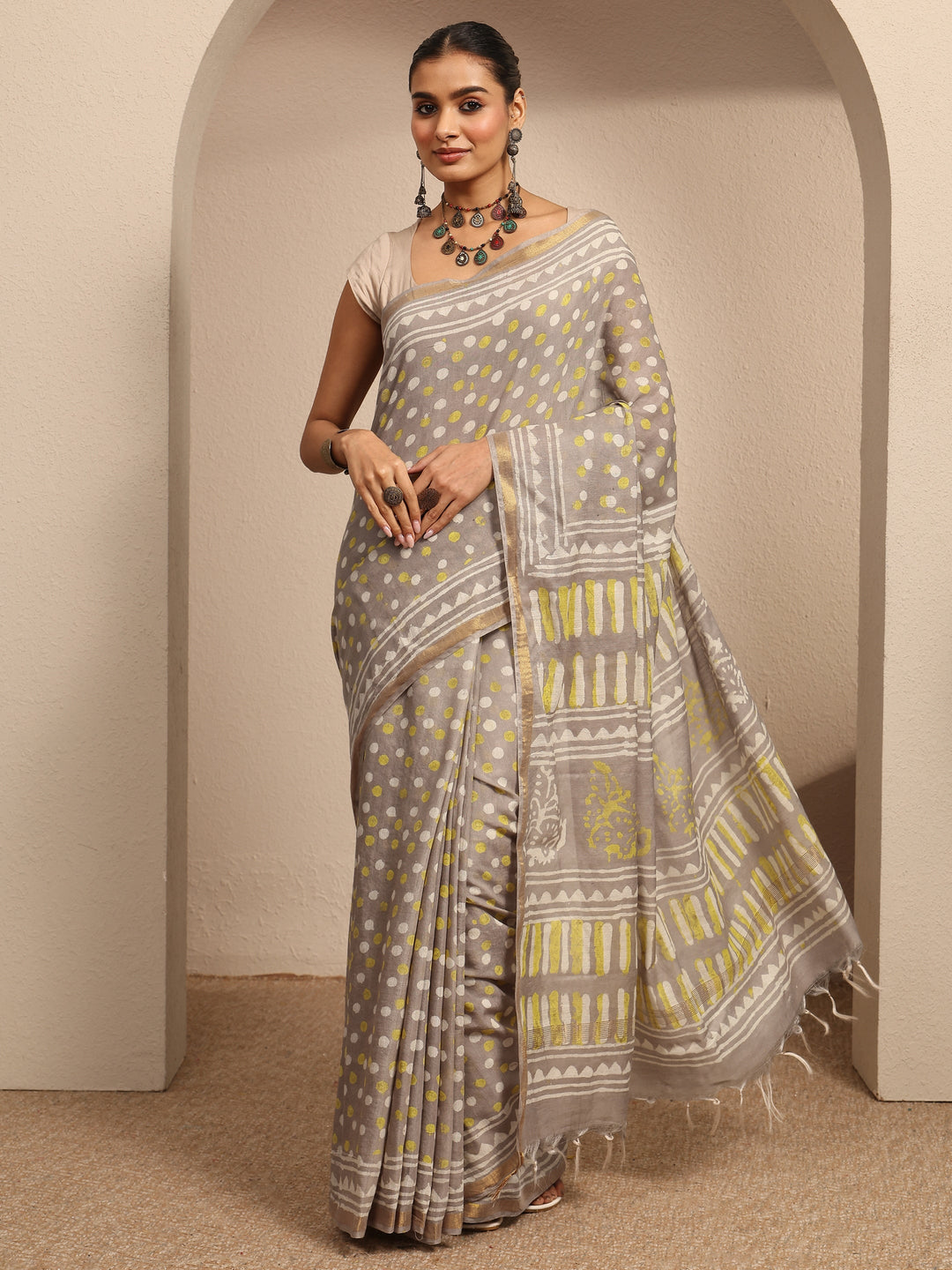  Grey Geometric Printed Cotton Saree With Unstitched Blouse Piece 
