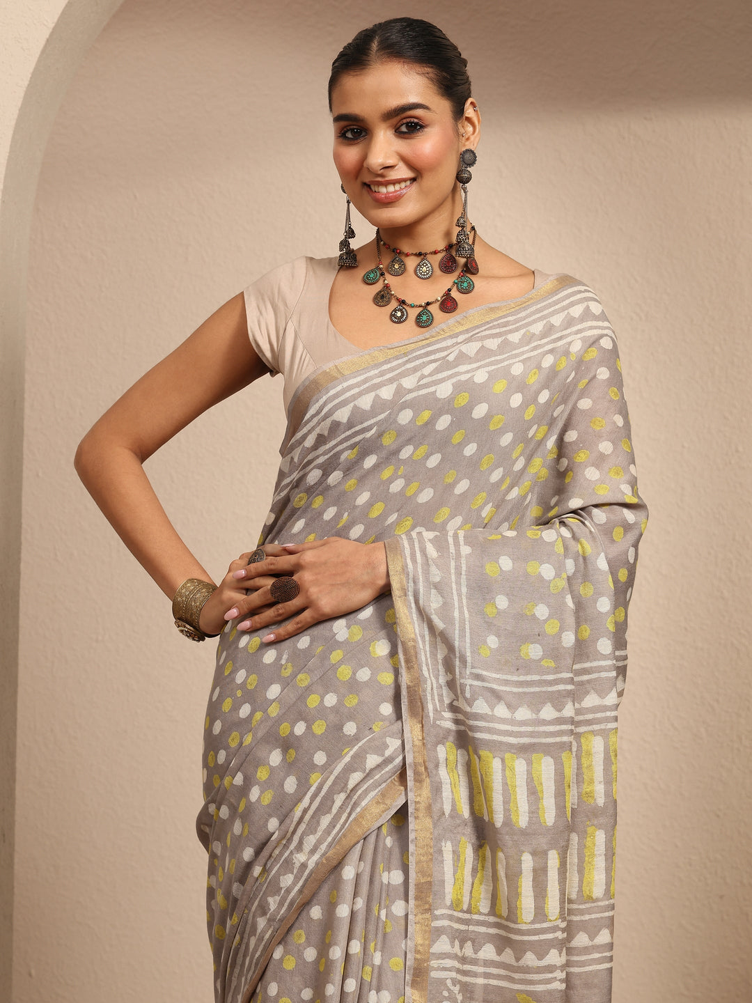  Grey Geometric Printed Cotton Saree With Unstitched Blouse Piece 