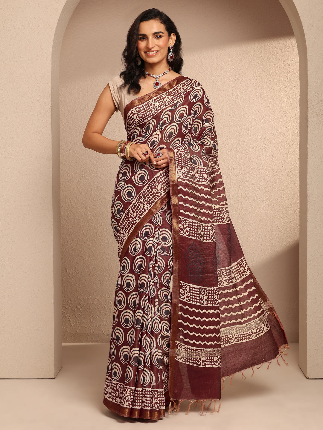  Maroon Geometric Printed Cotton Saree With Unstitched Blouse Piece 