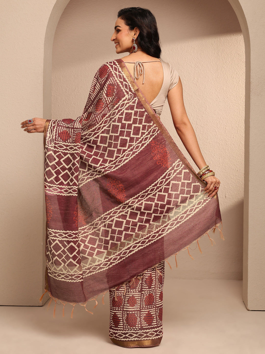  Maroon Geometric Printed Cotton Saree With Unstitched Blouse Piece 