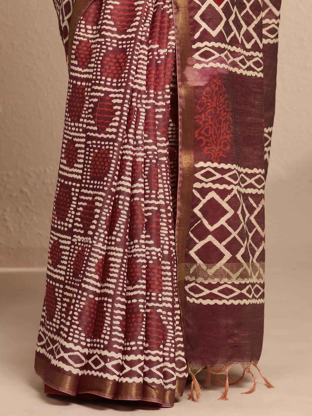  Maroon Geometric Printed Cotton Saree With Unstitched Blouse Piece 