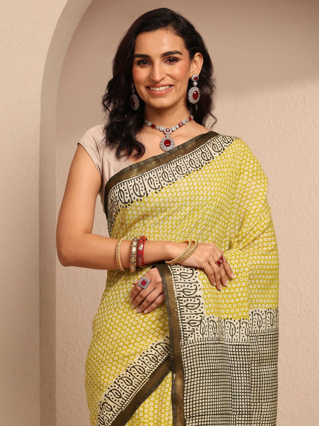  Yellow Geometric Printed Cotton Saree With Unstitched Blouse Piece 
