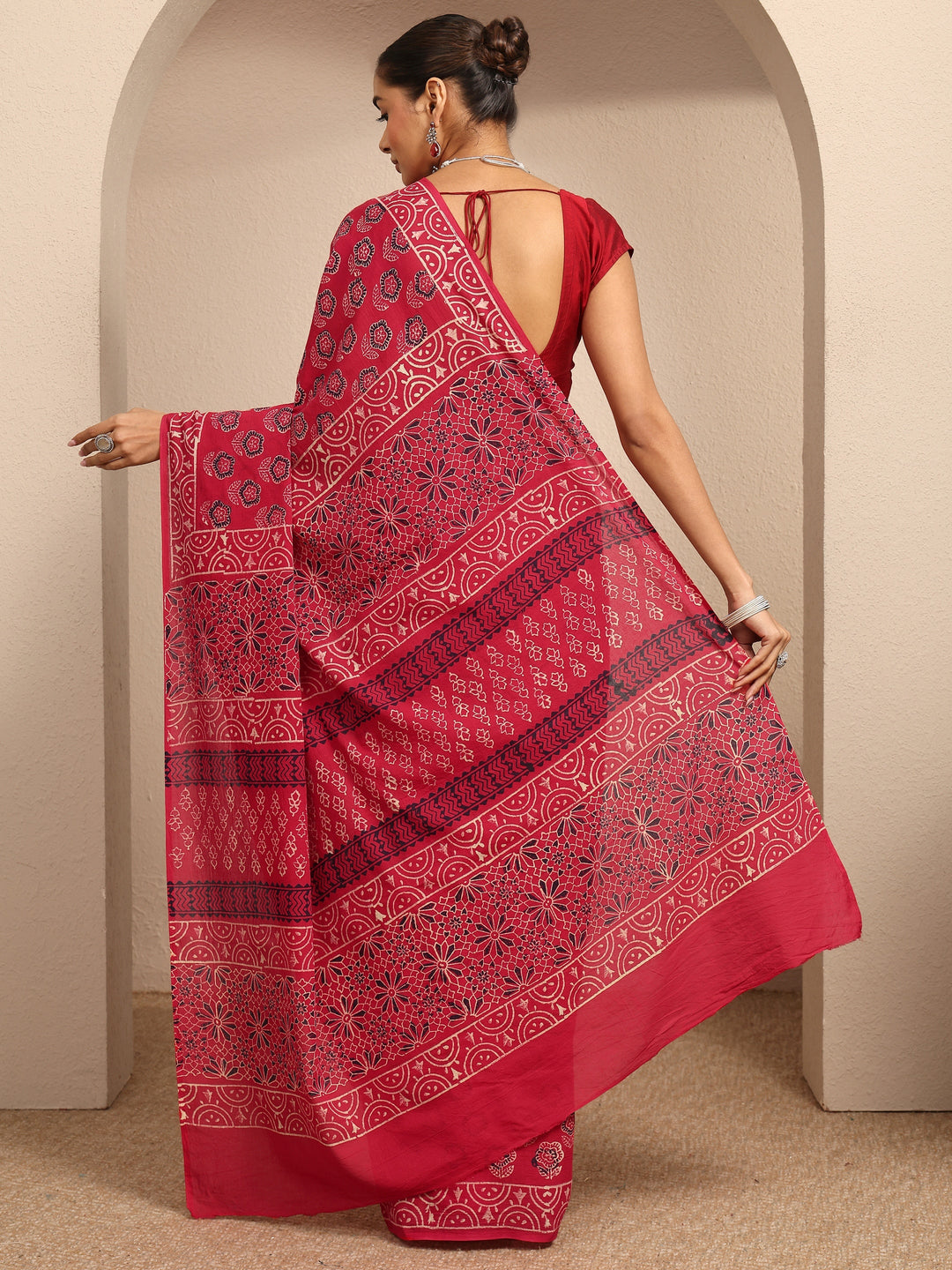  Red Printed Cotton Saree With Unstitched Blouse Piece 