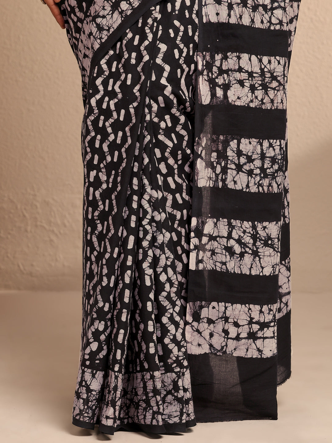  Black Printed Cotton Saree With Unstitched Blouse Piece 