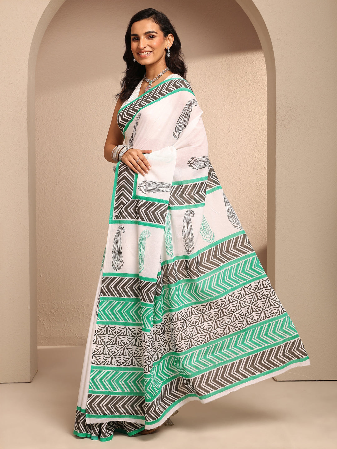  White Block Printed Cotton Saree With Unstitched Blouse Piece 