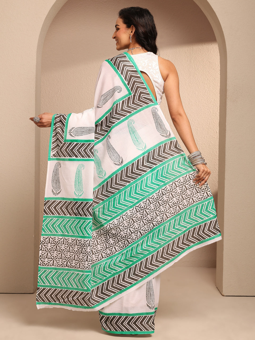  White Block Printed Cotton Saree With Unstitched Blouse Piece 