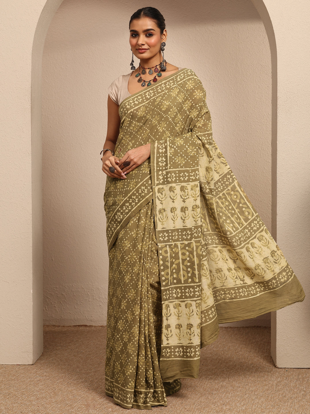  Green Printed Cotton Saree With Unstitched Blouse Piece 