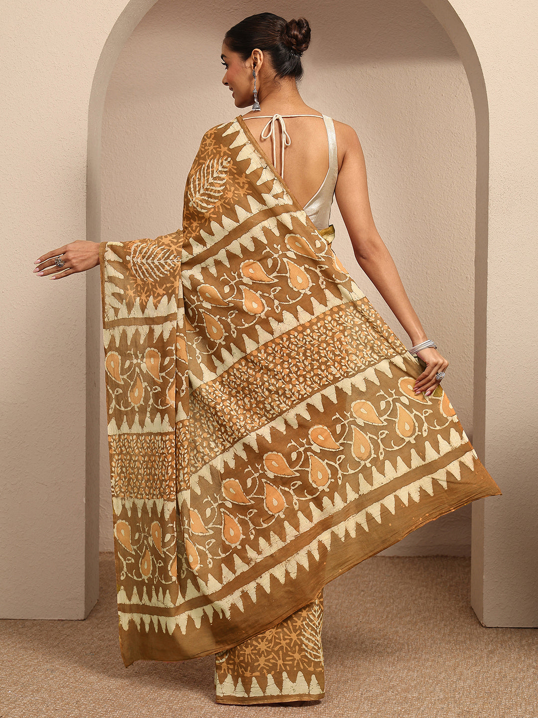  Brown Printed Cotton Saree With Unstitched Blouse Piece 