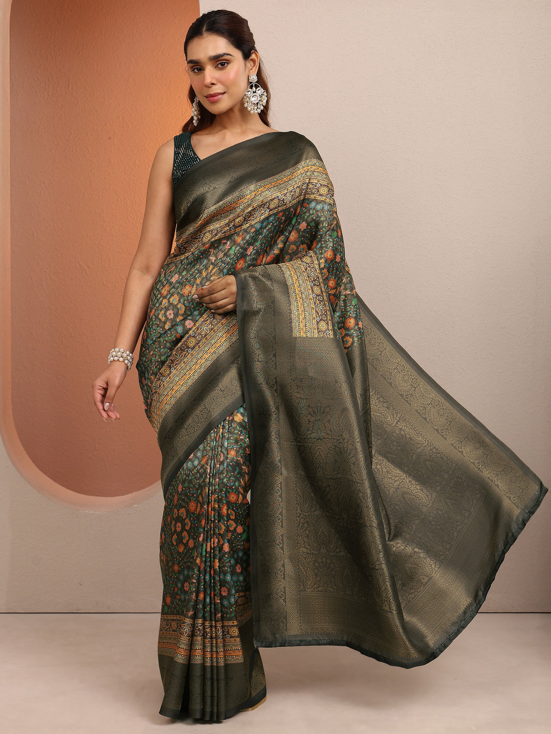Grey Printed Silk Blend Saree With Unstitched Blouse Piece