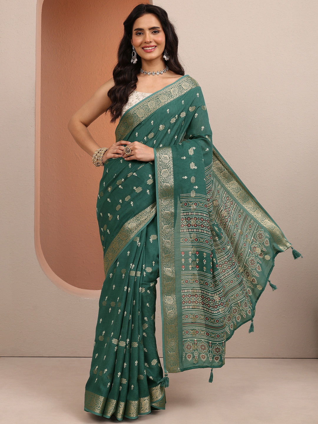 Green Printed Silk Blend Saree With Unstitched Blouse Piece