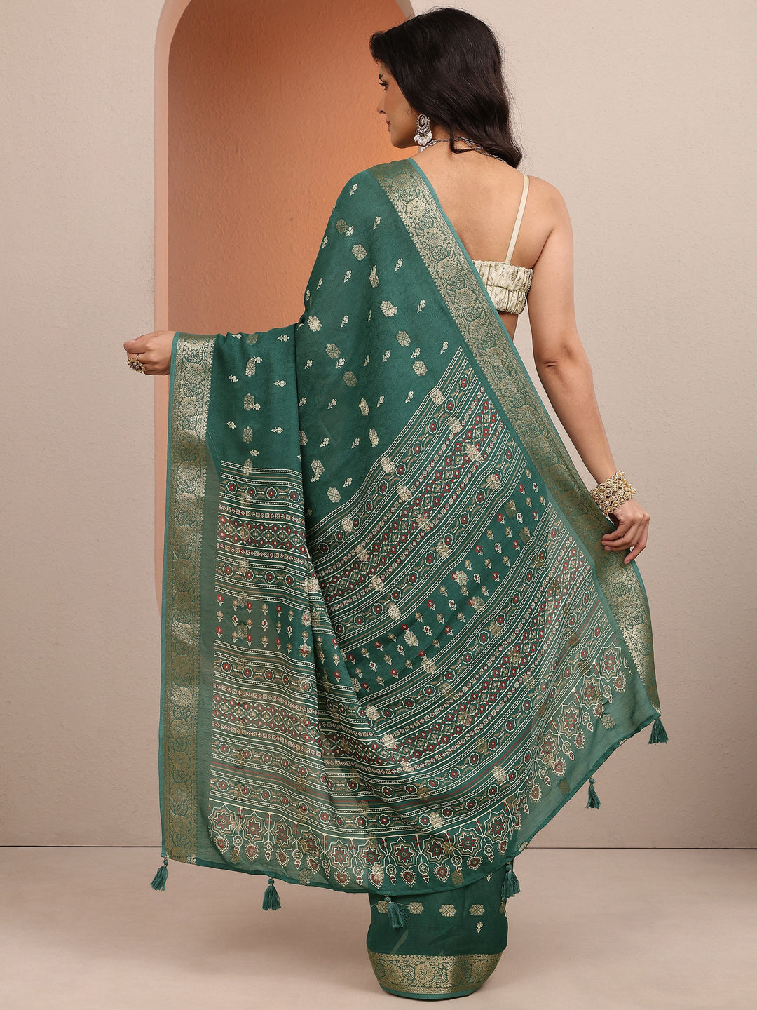  Green Printed Silk Blend Saree With Unstitched Blouse Piece 