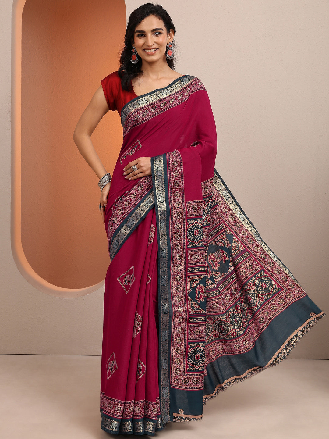 Pink Printed Silk Blend Saree With Unstitched Blouse Piece