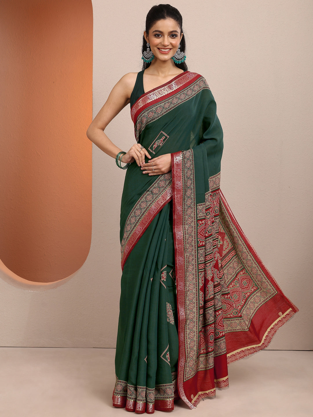 Green Printed Silk Blend Saree With Unstitched Blouse Piece