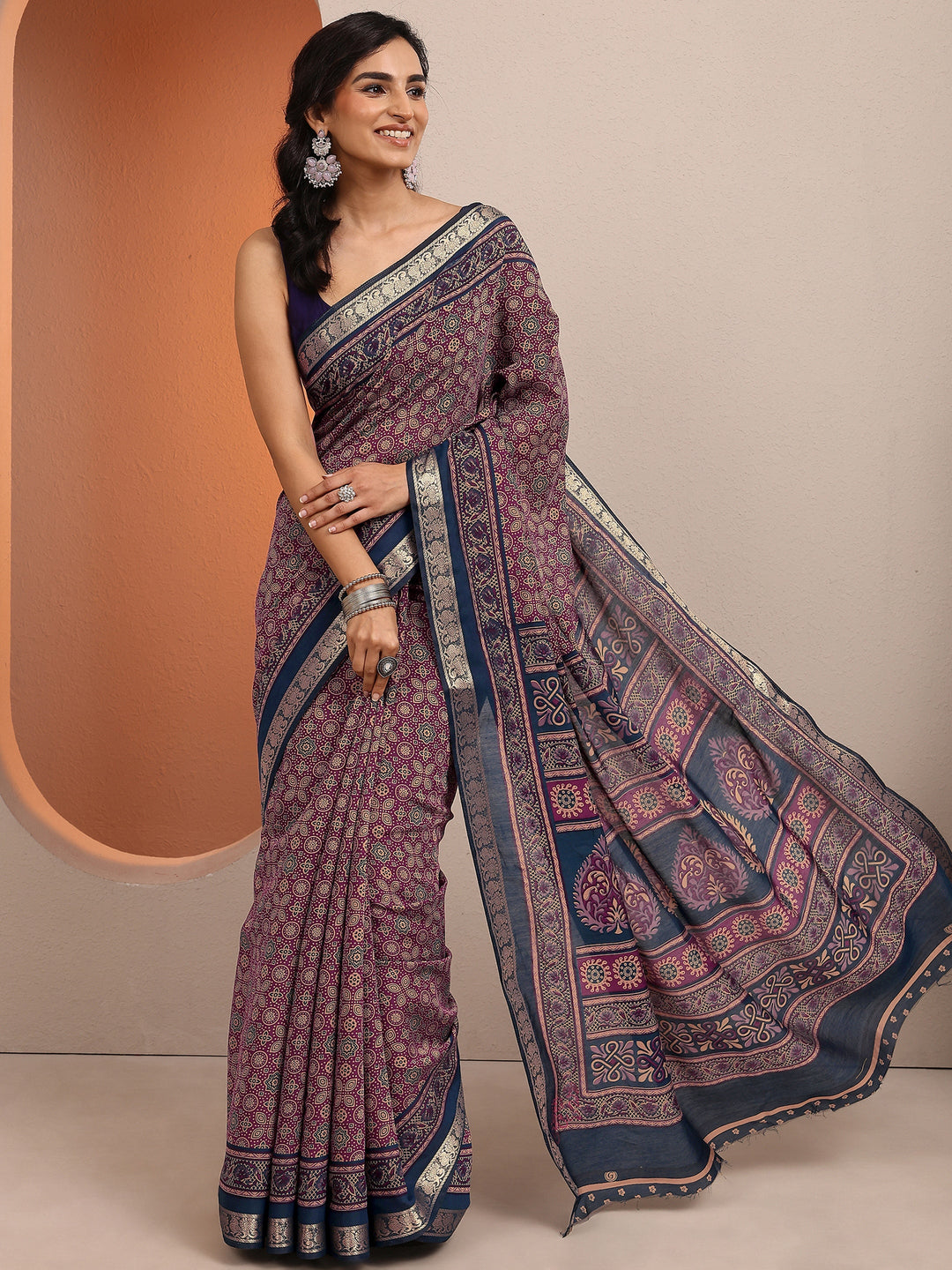 Purple Printed Silk Blend Saree With Unstitched Blouse Piece